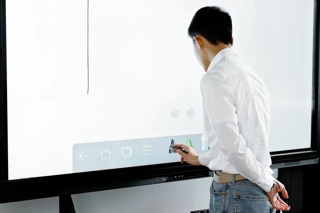 จอ Interactive Display สำหรับเขียนและนำเสนอในห้องประชุม